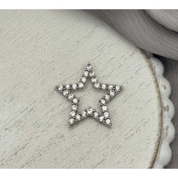 10k White Gold Star Shape Cz Pendant 2.7G / 1In